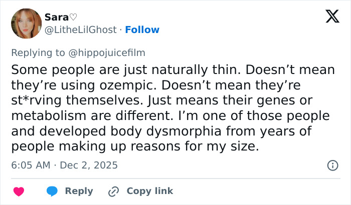 Stranger Things star Natalia Dyer's appearance worries fans as she gets compared to Ariana Grande online.