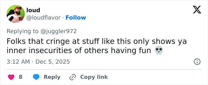 Tweet discussing backlash and mockery related to Noah Schnapp scene recreation in new Stranger Things season. Tweet discussing backlash and mockery related to Noah Schnapp scene recreation in new Stranger Things season.