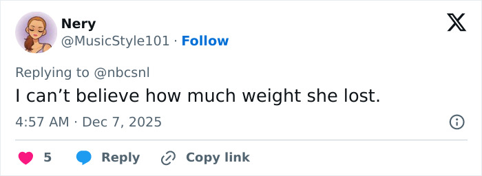 Twitter user reacting to Melissa McCarthy&rsquo;s jaw-dropping 95-pound weight loss after her recent SNL appearance.