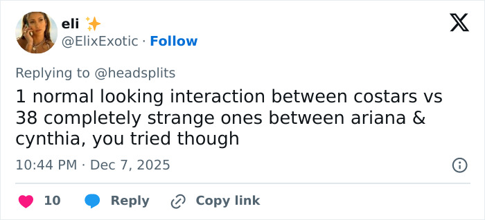 Tweet discussing viral video of Sydney Sweeney and Amanda Seyfried, sparking debate on media bias and racial double standards.