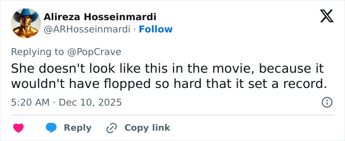 Sydney Sweeney on Sports Illustrated cover, fans spot odd detail sparking widespread attention and discussion online.