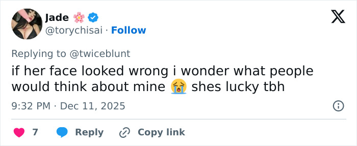 Tweet discussing Emily Blunt's look and sparking plastic surgery rumors after podcast appearance.