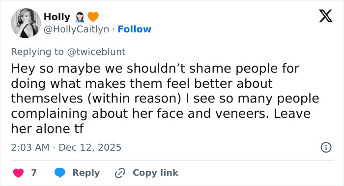 Tweet discussing reactions to Emily Blunt's appearance, addressing plastic surgery rumors and opinions about her face and veneers.