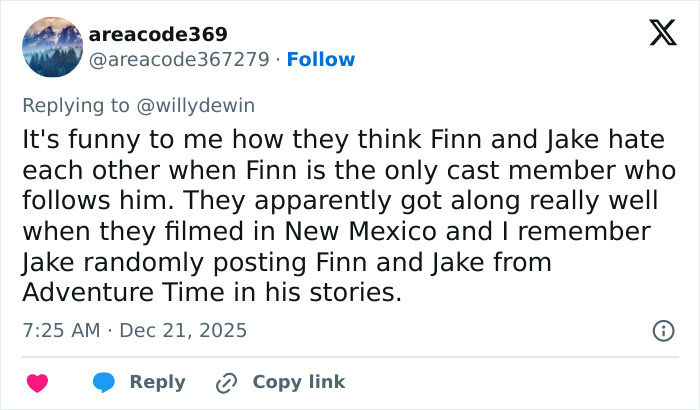 Tweet discussing fan theories about Jake Bongiovi&rsquo;s control and Millie Bobby Brown&rsquo;s arm injury connection.