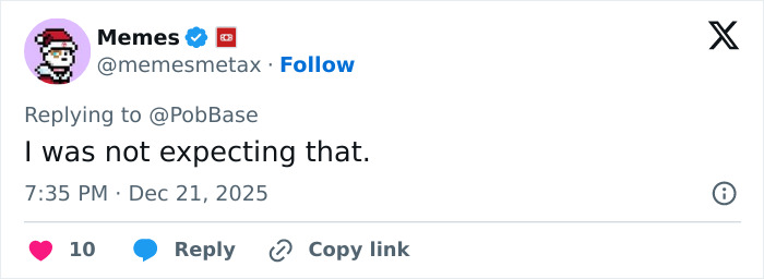 Screenshot of a tweet reacting to the bloody twist in SNL&rsquo;s Home Alone parody starring Ariana Grande.