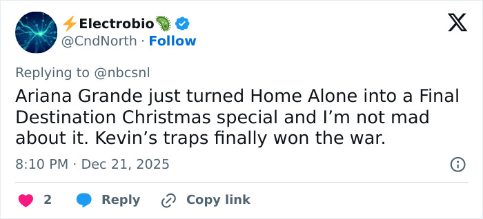 Tweet discussing Ariana Grande&rsquo;s SNL Home Alone parody, highlighting a bloody twist that divides fans online.