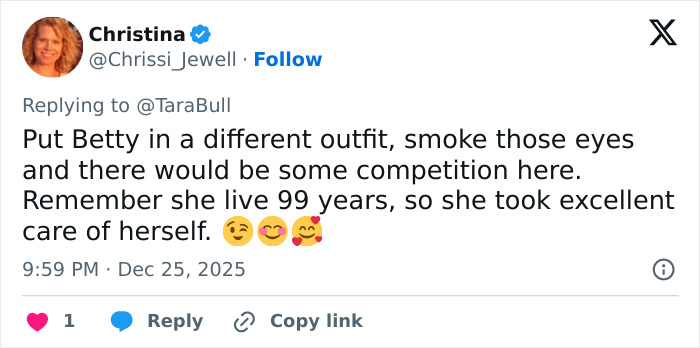 Tweet from Christina discussing how Betty&rsquo;s appearance could change with a different outfit, relating to surgeons and celebrity looks.