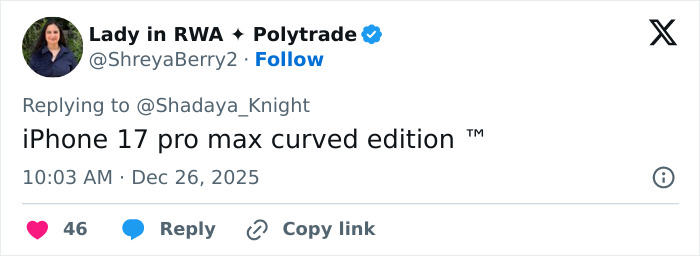 Jennifer Lopez’s Christmas photo showing an odd detail that sparked calls about her Photoshop skills.