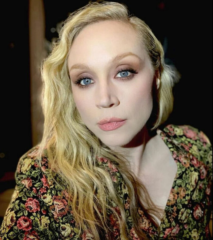 "A New Home For Lice": Gwendoline Christie’s Bizarre Hair Look Hijacks Fashion Awards "A New Home For Lice": Gwendoline Christie’s Bizarre Hair Look Hijacks Fashion Awards