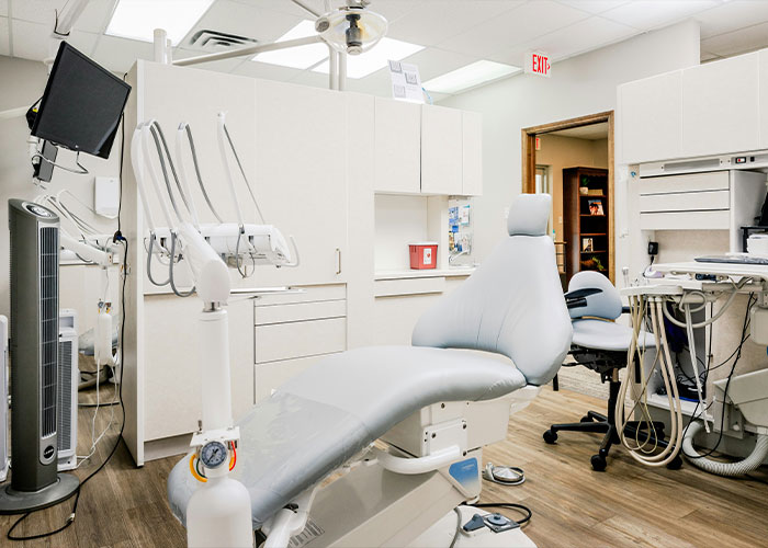 Dental chair and equipment in a bright clinic setting, relating to patient’s haunting final post before fatal procedure concerns. Dental chair and equipment in a bright clinic setting, relating to patient’s haunting final post before fatal procedure concerns.