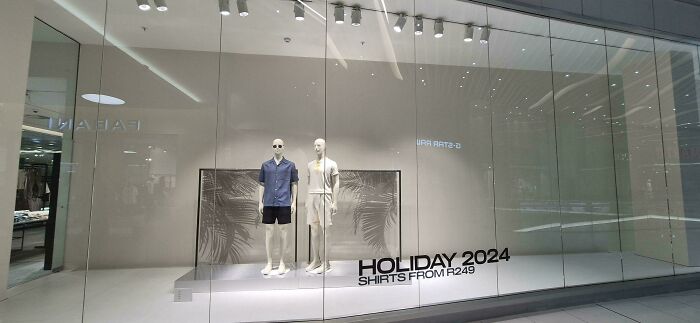 Store display with mannequins poorly dressed, highlighting failed job e*******n from the 109 times people did jobs badly series.