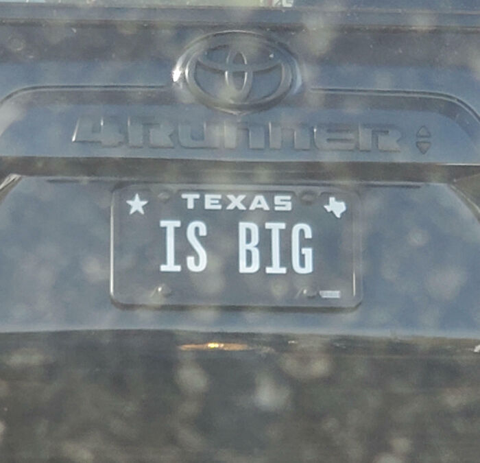 Personalized license plate on a Toyota 4Runner from Texas reading IS BIG, showcasing hilarious license plates that catch attention.