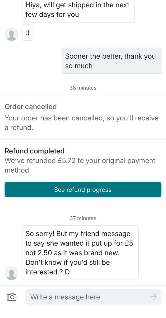Chat conversation on Vinted with order cancelled, refund completed, and seller updating price for a brand new item.