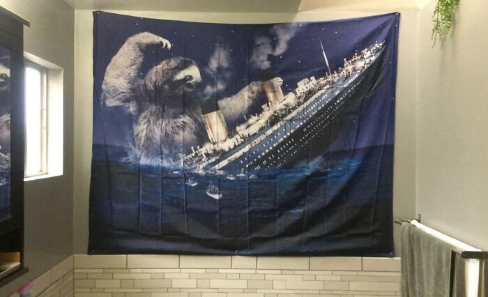 Tapestry depicting a giant sloth attacking the Titanic, one of the most bizarre Christmas gift ideas received by people.