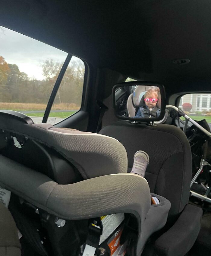 Mi sobrina no sale de casa sin sus "gafas"