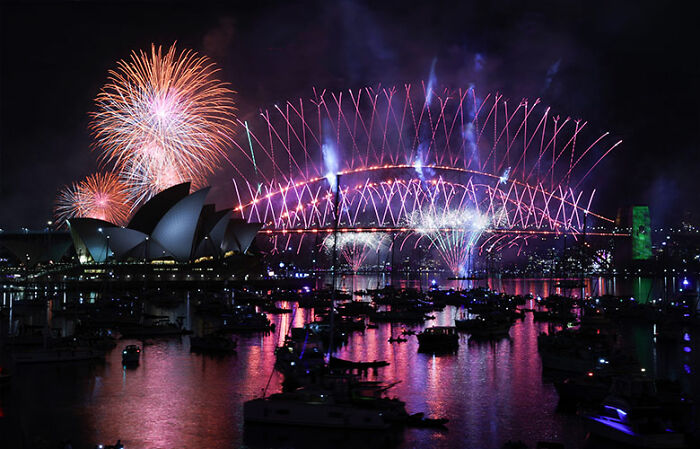 Fireworks light up the sky over Sydney Harbour during New Year’s Eve public space celebrations. Fireworks light up the sky over Sydney Harbour during New Year’s Eve public space celebrations.