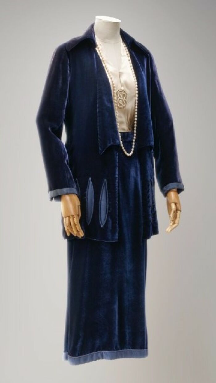 Vintage navy blue velvet women's outfit on mannequin showcasing culture and style from the past in powerful old photos collection