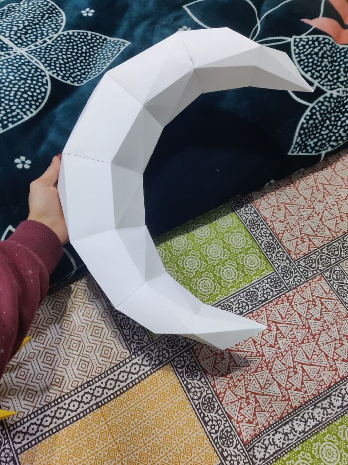 I Couldn't Find Affordable Wall Art, So I Designed A Low-Poly "Sun & Moon" Out Of Paper