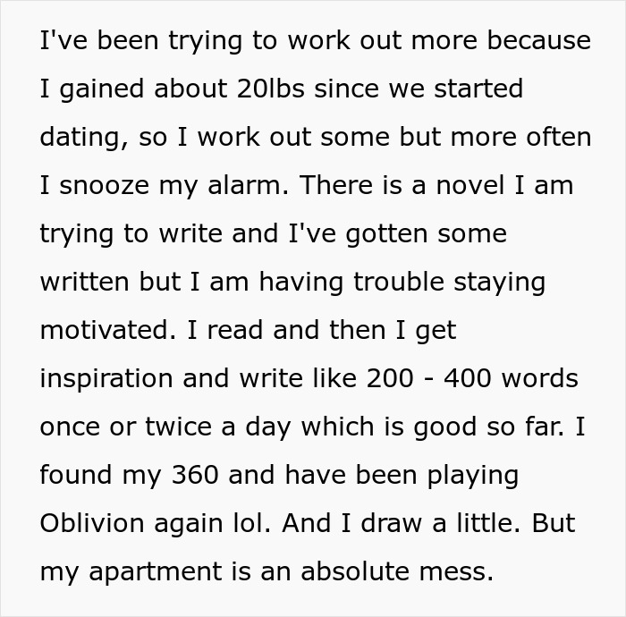 Alt text: Woman finds secret texts from fianc&eacute; revealing worries about her appearance and their wedding photos.