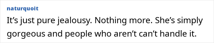 Comment thread screenshot discussing fans calling out Sydney Sweeney&rsquo;s natural beauty claim with side-by-side photo evidence.