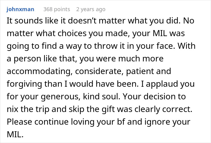 Screenshot of a Reddit comment discussing a woman upset over son’s partner visiting without a gift after a gift request conflict. Screenshot of a Reddit comment discussing a woman upset over son’s partner visiting without a gift after a gift request conflict.