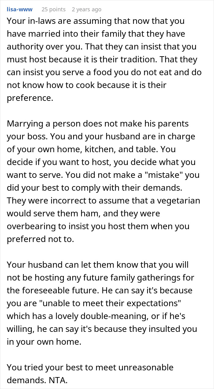 Screenshot of a Reddit comment discussing family conflict over a vegetarian host not preparing ham for Christmas.