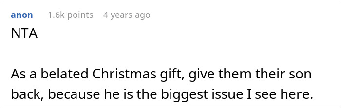 Text comment on a social media post discussing a Christmas family conflict involving reheating pizza leftovers for MIL when she arrives unannounced.