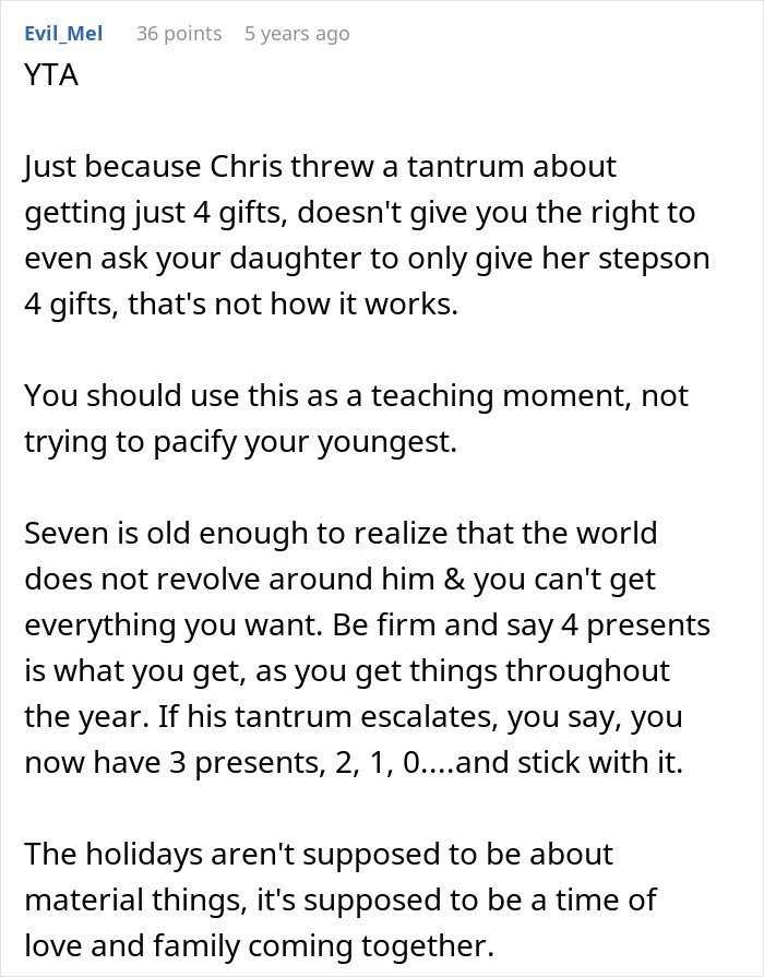 Comment discussing a dad demanding family skip Hanukkah gifts due to his son's tantrum and spoiled behavior.