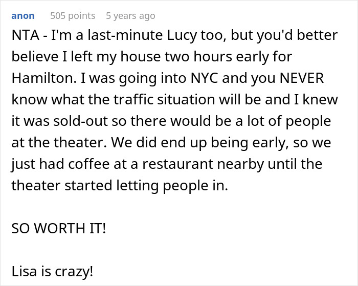 Text comment discussing a lady's unpunctual friend painting her nails before an event and the frustration of arriving alone. Text comment discussing a lady's unpunctual friend painting her nails before an event and the frustration of arriving alone.