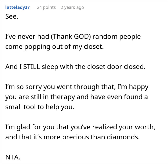 Online discussion about guy venting over girlfriend wanting him to close her closet door and her public clap back and breakup.