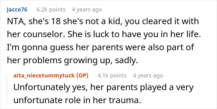 Reddit comments discussing aunt pay niece tummy tuck drama and the niece's challenging family background.