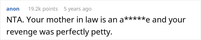 Screenshot of a Reddit comment about a woman&rsquo;s horrible family pics after homophobic mother-in-law excludes her.