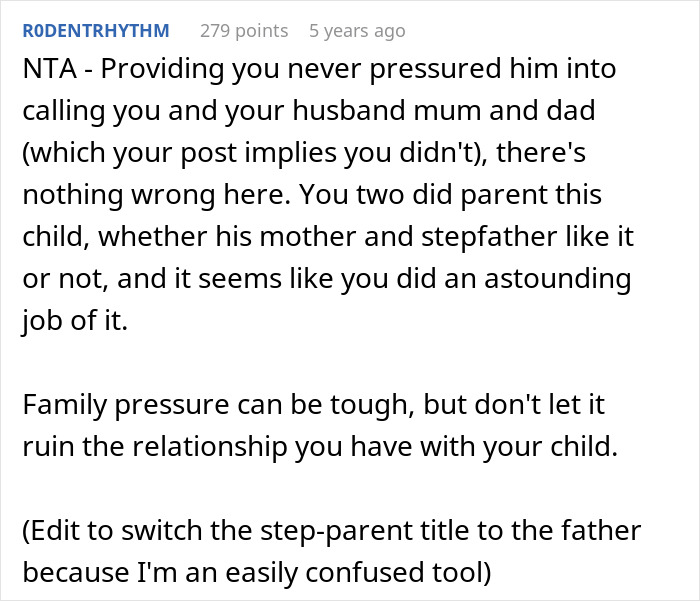 Reddit comment discussing family pressure and step-parent roles after woman lets nephew call her mom.