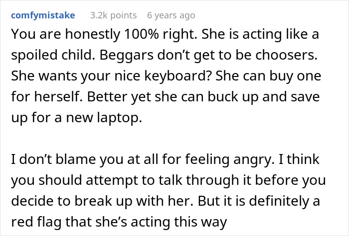 Text post discussing a man lending his girlfriend a spare keyboard and her negative reaction leading to a breakup.