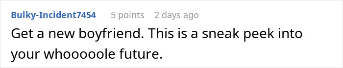 Text message screenshot showing a user advising to get a new boyfriend after being ditched with a newborn.