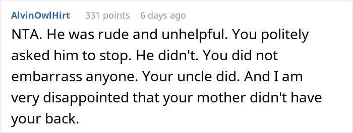Screenshot of a Reddit comment discussing a guy leaving Christmas dinner over uncle&rsquo;s jokes and mom&rsquo;s reaction.