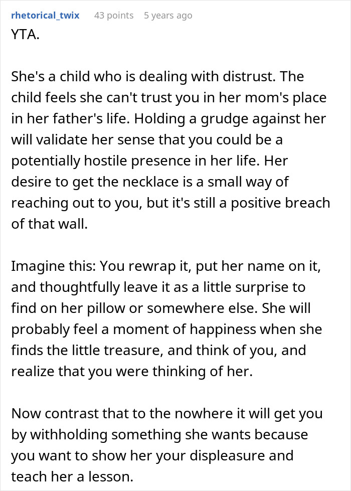 Screenshot of an online forum post discussing a 13-year-old's distrust and regret involving dad's girlfriend and a gift.