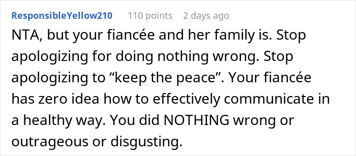 Comment from user ResponsibleYellow210 explaining that the guy did nothing wrong or disgusting eating a baked potato as he likes despite fiancee&rsquo;s family criticism.
