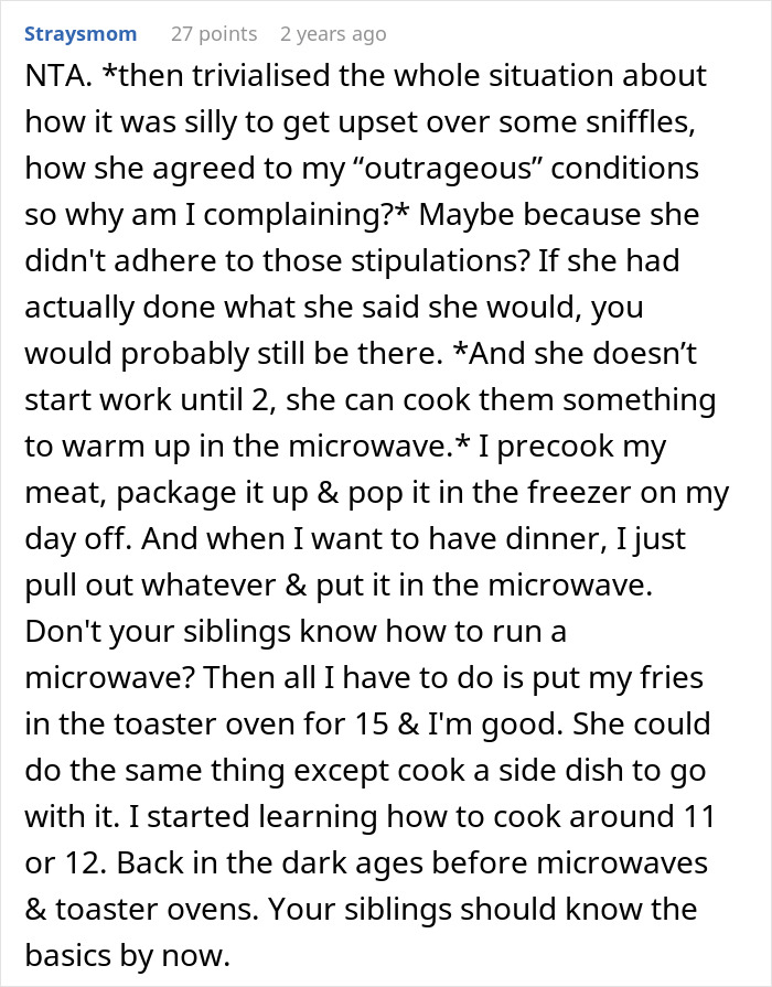 Screenshot of a user commenting on family conflicts involving childcare and moving out at age 23 on an online forum.