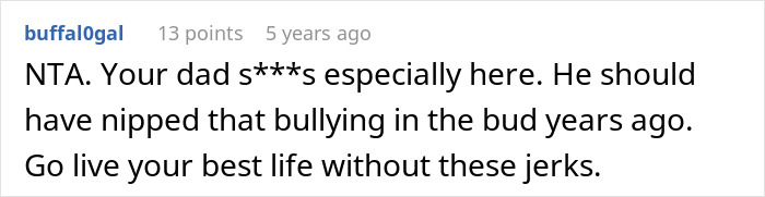 Online post showing a user venting about his girlfriend wanting him to close her closet door and her public clapback.
