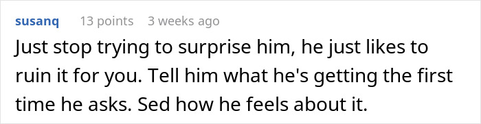 Screenshot of a Reddit comment advising to stop pressuring a girlfriend about a PS5 Christmas gift reveal.