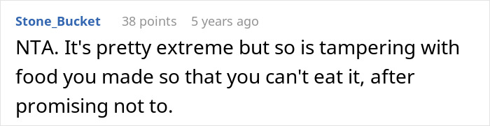 Screenshot of a Reddit comment discussing relationship issues after boyfriend salts the entire pot of chili.