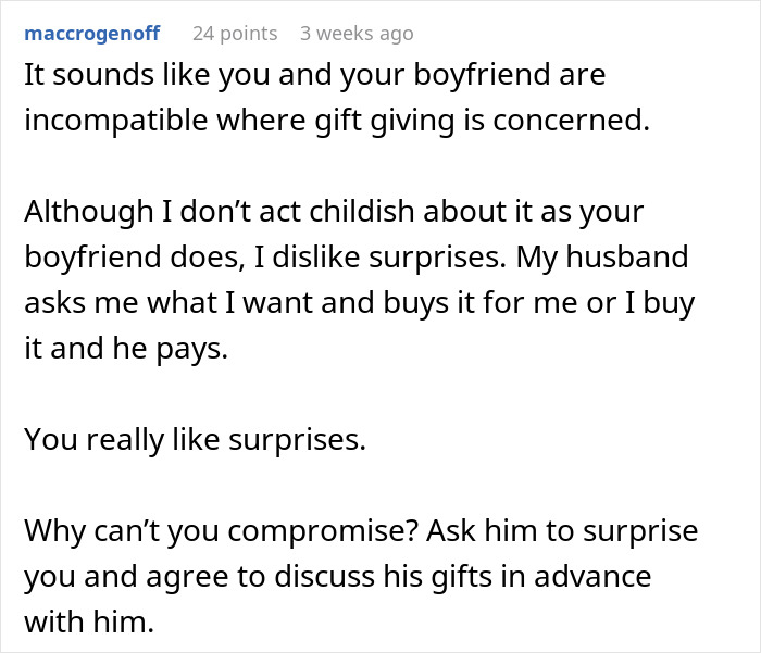 alt text: Reddit comment discussing gift-giving incompatibility, surprises, and compromise between boyfriend and girlfriend around Christmas PS5.