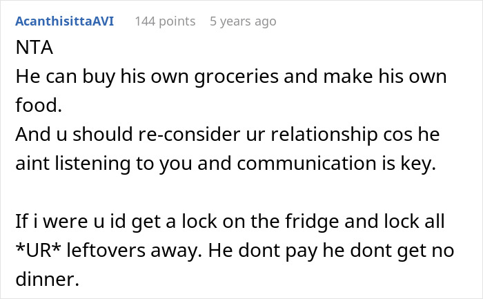 Screenshot of an online comment advising a woman to reconsider her relationship after her boyfriend salts a pot of chili.