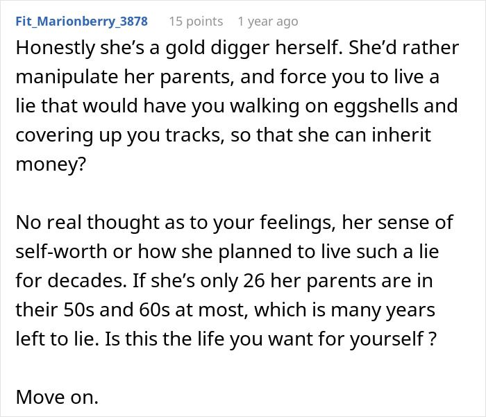 Screenshot of a forum comment discussing relationship doubts after girlfriend pressures him to lie about his career.
