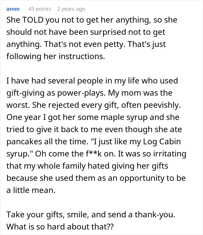 Text post discussing a woman upset her son’s partner came without a gift after asking for no tacky trinkets. Text post discussing a woman upset her son’s partner came without a gift after asking for no tacky trinkets.