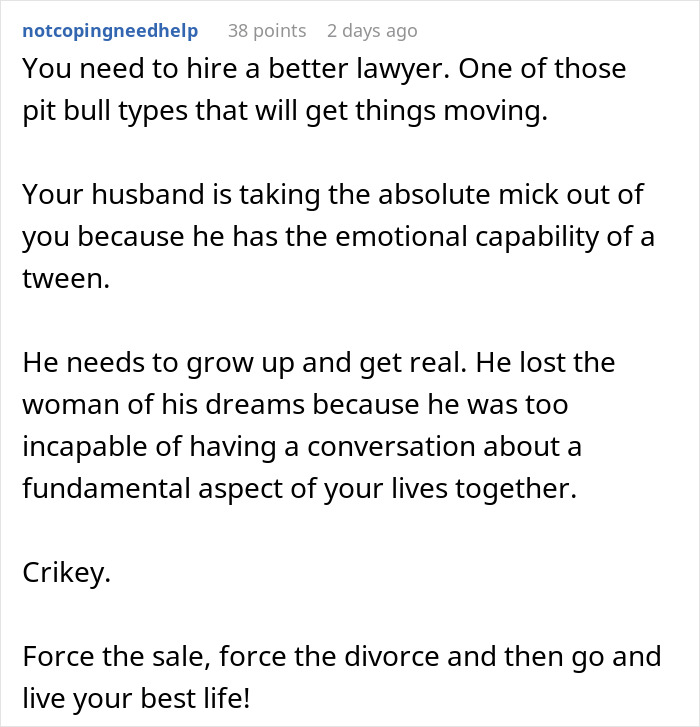 Alt text: Reddit advice on divorce regrets highlighting need for a strong lawyer and personal growth after separation.