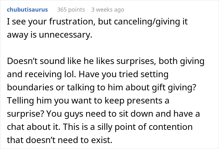 Comment discussion about a guy pressuring his girlfriend over a PS5 gift, resulting in him ending up empty-handed.