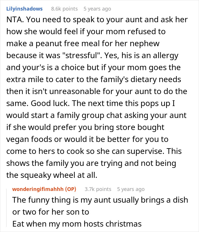 Reddit thread discussing no vegan options at Christmas Eve dinner and navigating family dietary preferences and conflicts.