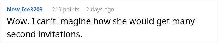 Screenshot of a comment discussing an entitled Thanksgiving guest who leaves without saying goodbye and insists on leftovers. Screenshot of a comment discussing an entitled Thanksgiving guest who leaves without saying goodbye and insists on leftovers.
